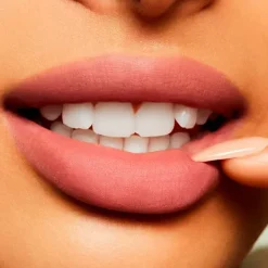 MAC COSMETICS Gloss De Labios<Powder Kiss Liquid Lipcolour